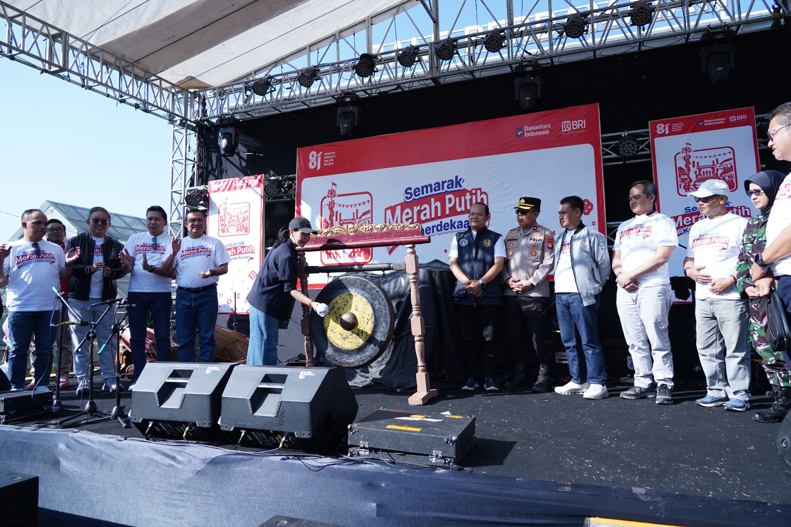 BRI Gelar Pesta Rakyat di Desa BRILiAN Sukalaksana Garut, 500 Warga Dapat Pengobatan Gratis dan Bazaar UMKM