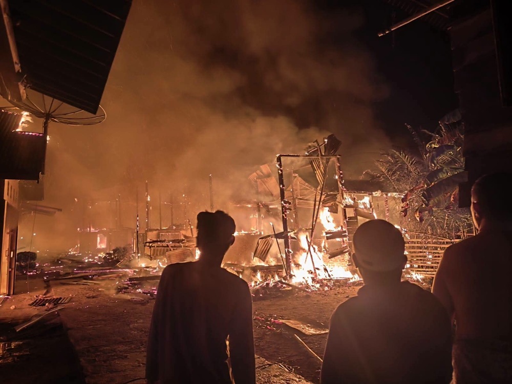 Kebakaran di Bungo Hanguskan 9 Rumah dan 1 Ruko, 14 Bangunan Terdampak di Dusun Buat