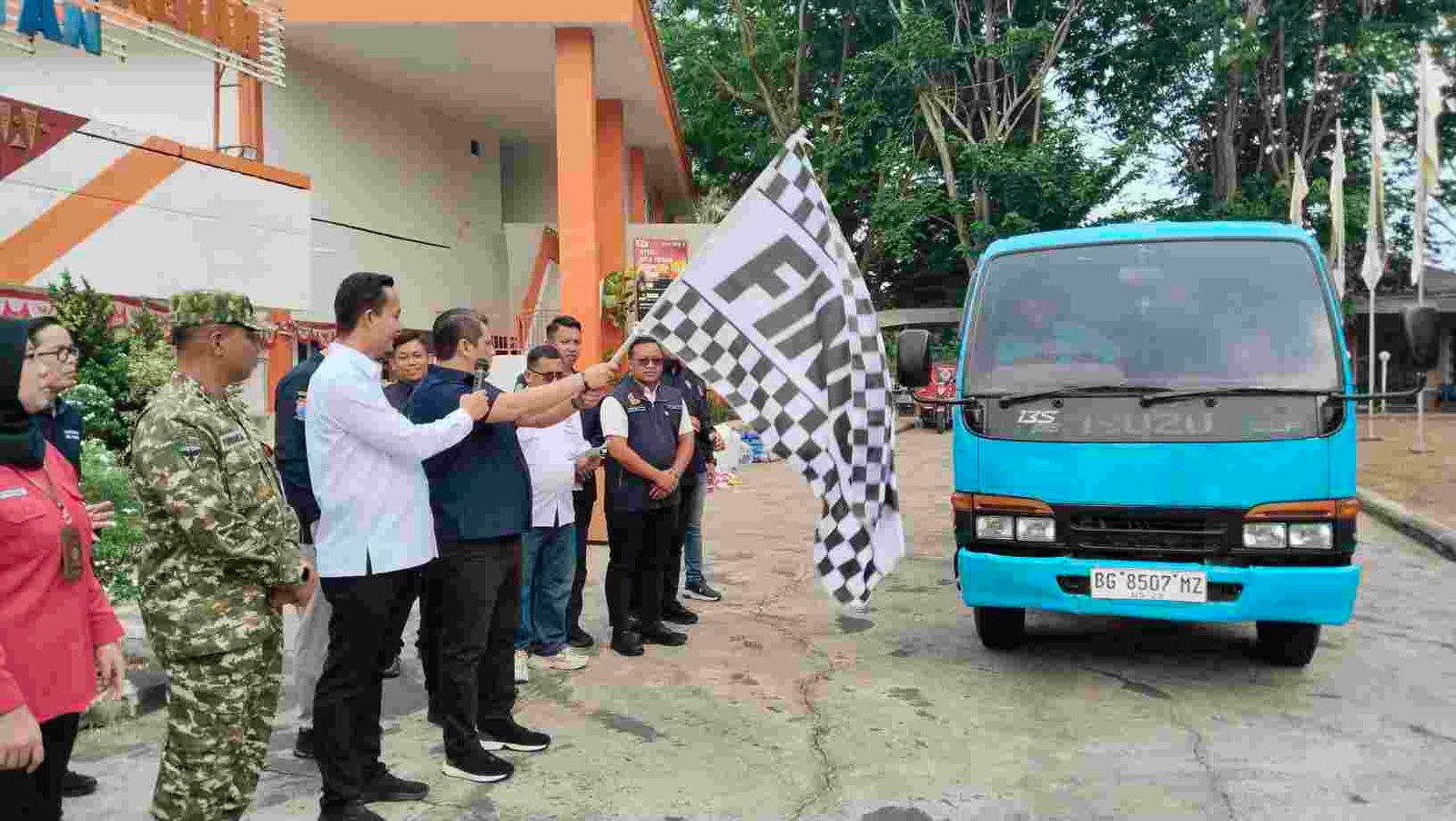 Karang Taruna Nasional Kirim 100 Mobil Tangki Air dan 2.500 Masker untuk Karhutla Sumsel, Banyuasin Jadi Prioritas