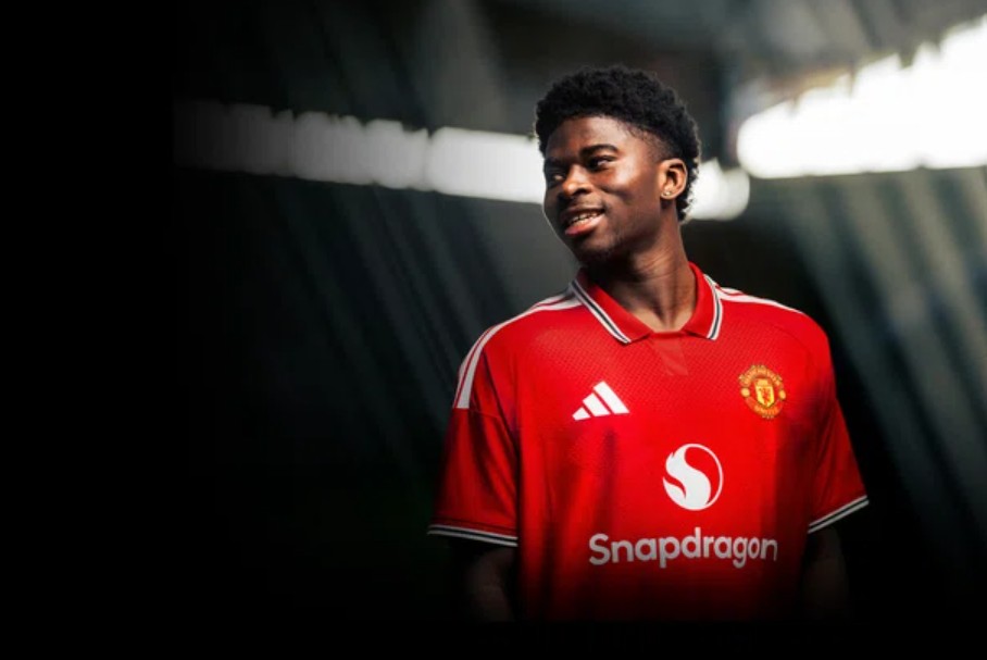 Gelandang Anyar Manchester United Carlos Baleba dan Janji yang Sudah Ia Tepati untuk Sang Ibu