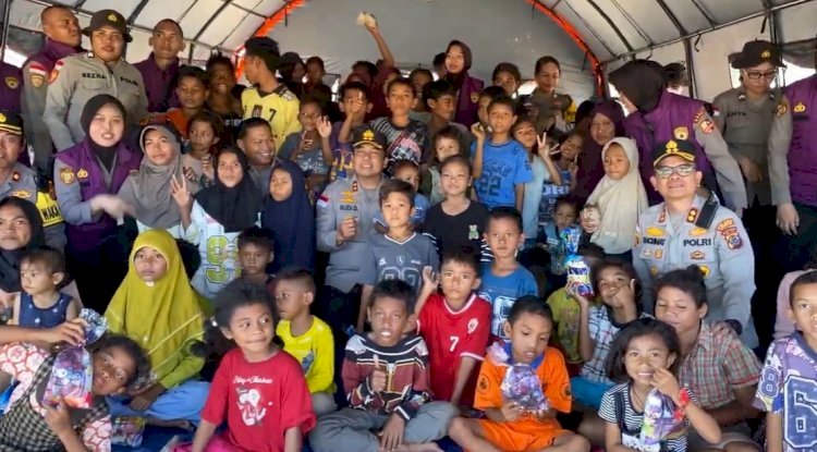 Kapolda NTT Tinjau Pengungsian Gempa di Nagekeo, Tekankan Trauma Healing bagi Anak-Anak Korban Bencana