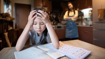 Ciri Anak Tertekan Secara Emosional Meski Nilai Bagus, Kenali 7 Tandanya
