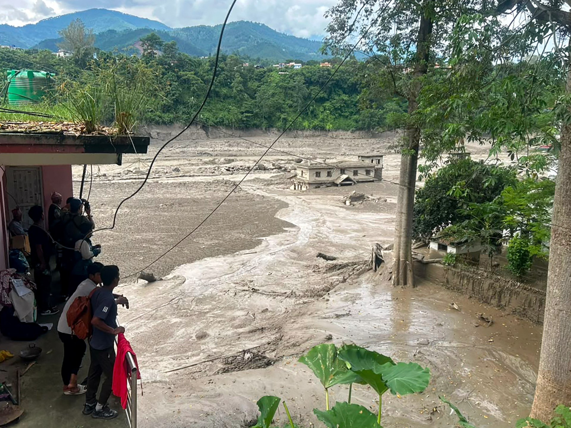 Banjir Bandang di Nepal Tewaskan Delapan Orang, Rusak PLTA dan Jalan