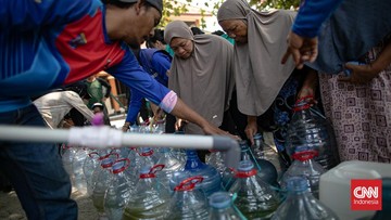 Kemarau Panjang di Bojongsari Depok, Warga Antre Bantuan Air Bersih Imbas Kekeringan