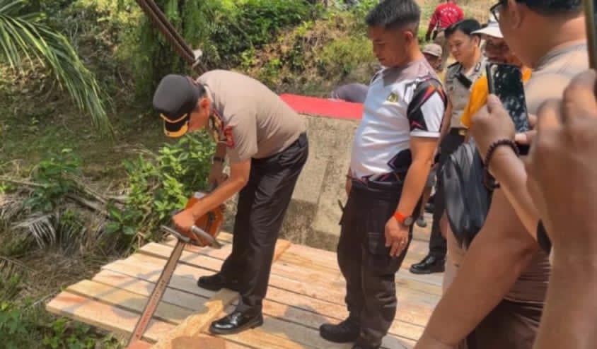 Kapolres Kaur Pantau Langsung Progres Jembatan Merah Putih Presisi di Desa Kepayang, Pastikan Akses Warga Tepat Sasaran