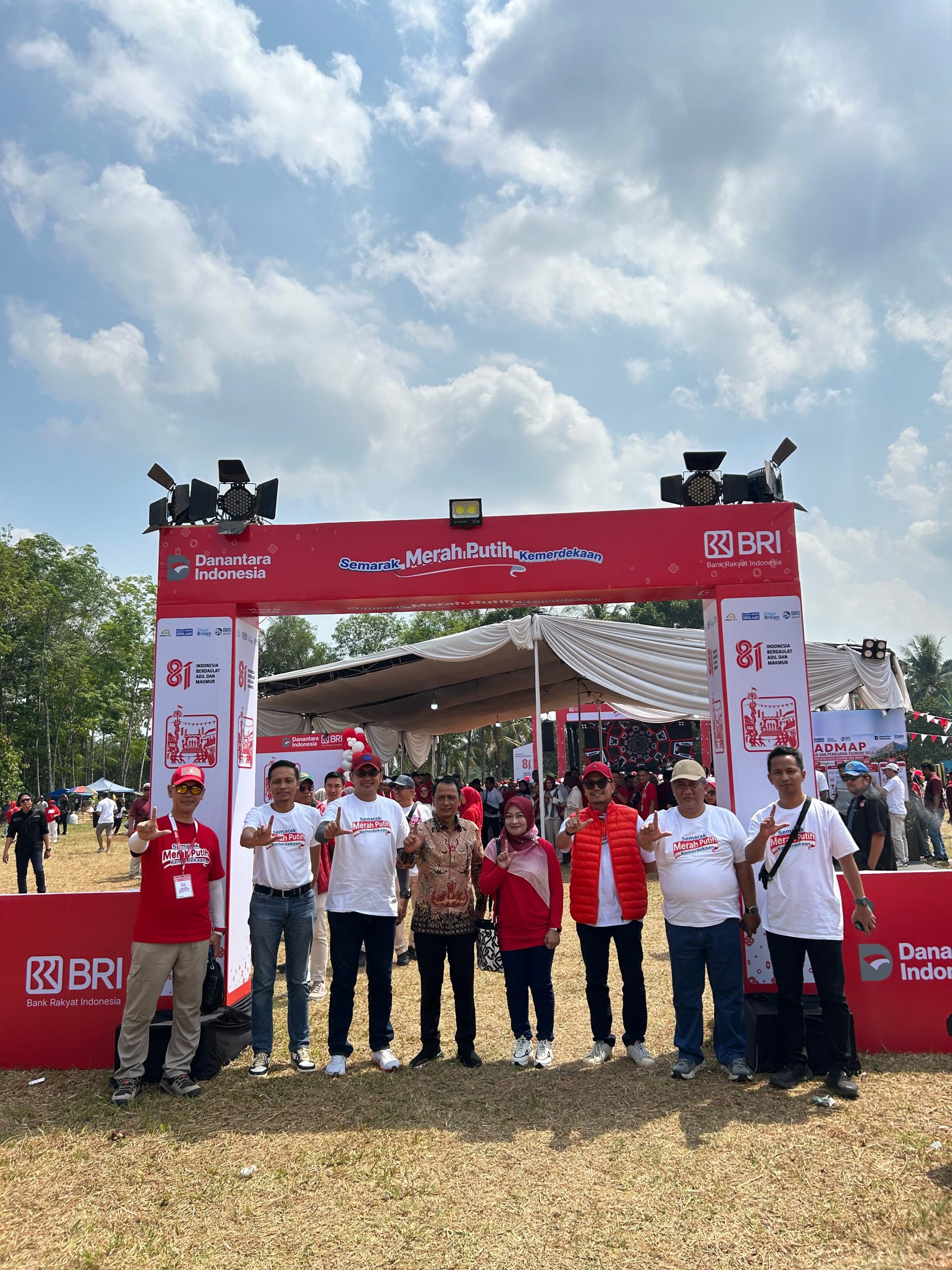 BRI Region 5 Bandar Lampung Gelar Semarak Merah Putih di Desa Sridadi, Bazar UMKM hingga Pawai Budaya Meriahkan HUT ke-81 RI
