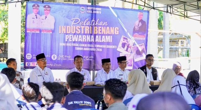 Disperindag Dompu Latih 40 Warga Bikin Benang Pewarna Alami dari Daun Ketapang, Incar Pasar Ekspor