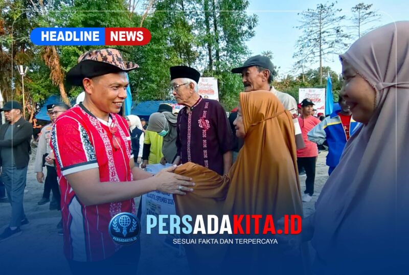 Bupati Konawe Serahkan 22,56 Ton Beras CPP untuk 752 KK di Anggaberi, Setiap Kepala Keluarga Kebagian 30 Kilogram