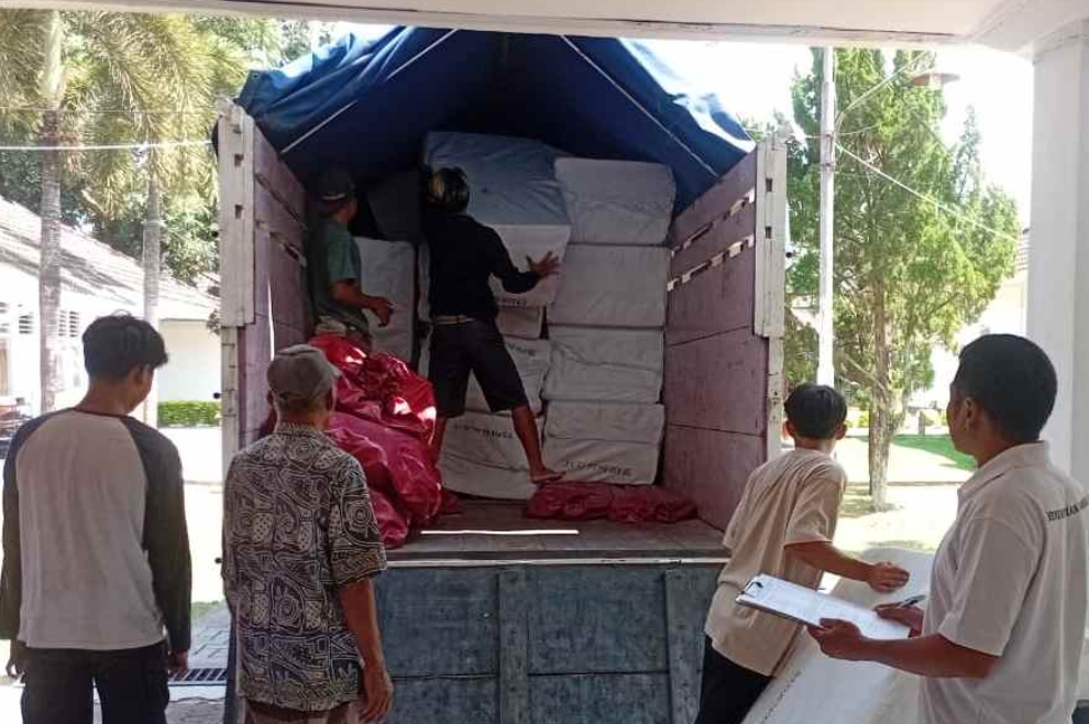 250 Rumah di Kampung Adat Sade Lombok Terbakar, Kemensos Kirim 320 Paket Sembako dan 184 Kasur