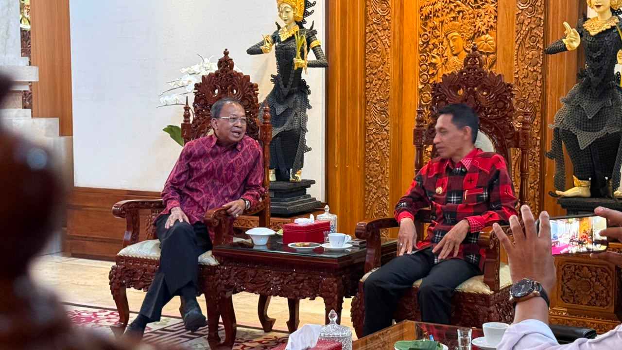 Bupati Wakatobi Haliana Temui Gubernur Bali Wayan Koster, Siap Adopsi Tata Kelola Arak dan Garam Lokal