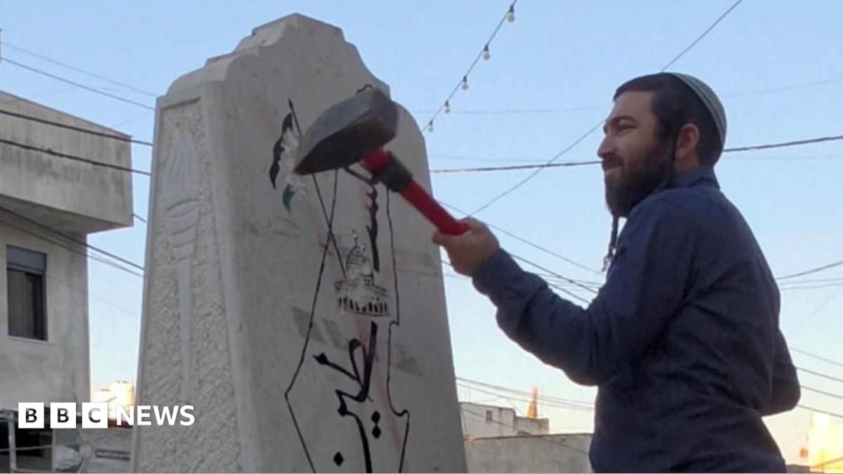 Anggota Parlemen Israel Rusak Monumen Syuhada Palestina di Tepi Barat
