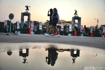Kawasan GBK Makin Ramai Jadi Tempat Warga Lari, Sepatu Roda, hingga Badminton