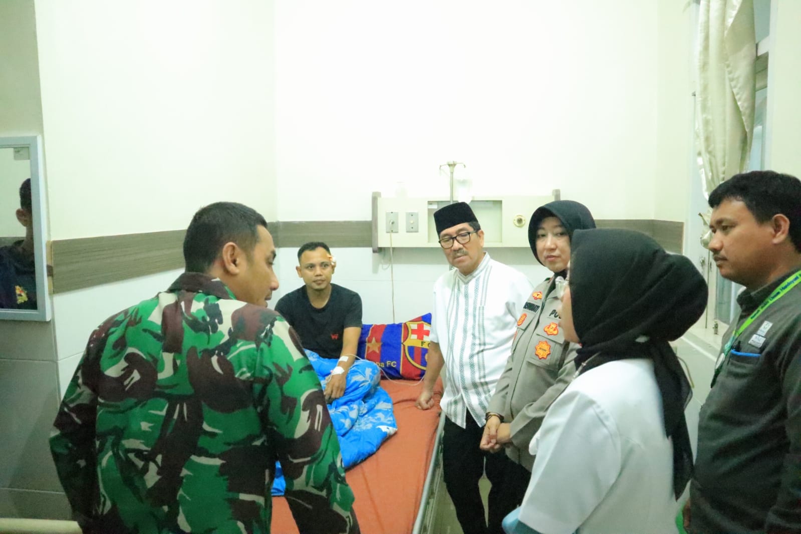 Bupati Lampung Utara, Kapolres, dan Dandim Jenguk Dua Anggota Polres yang Terluka Tembak Saat Ungkap Narkoba