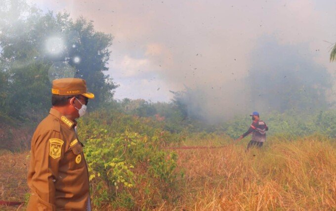 Bupati Seruyan Turun ke Matang Laka Pantau Pemadaman Karhutla, Ancaman Hukum Menanti Jika Ada Unsur Kesengajaan