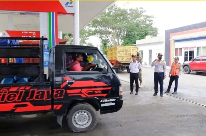 Antrean Kendaraan di SPBU Sengkawit Sampai Dua Lajur, Dishub Kaltara dan Samsat Bulungan Gelar Operasi Gabungan