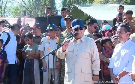 Prabowo Temui Korban Gempa Flores, Pastikan Bantuan Pusat Terus Mengalir