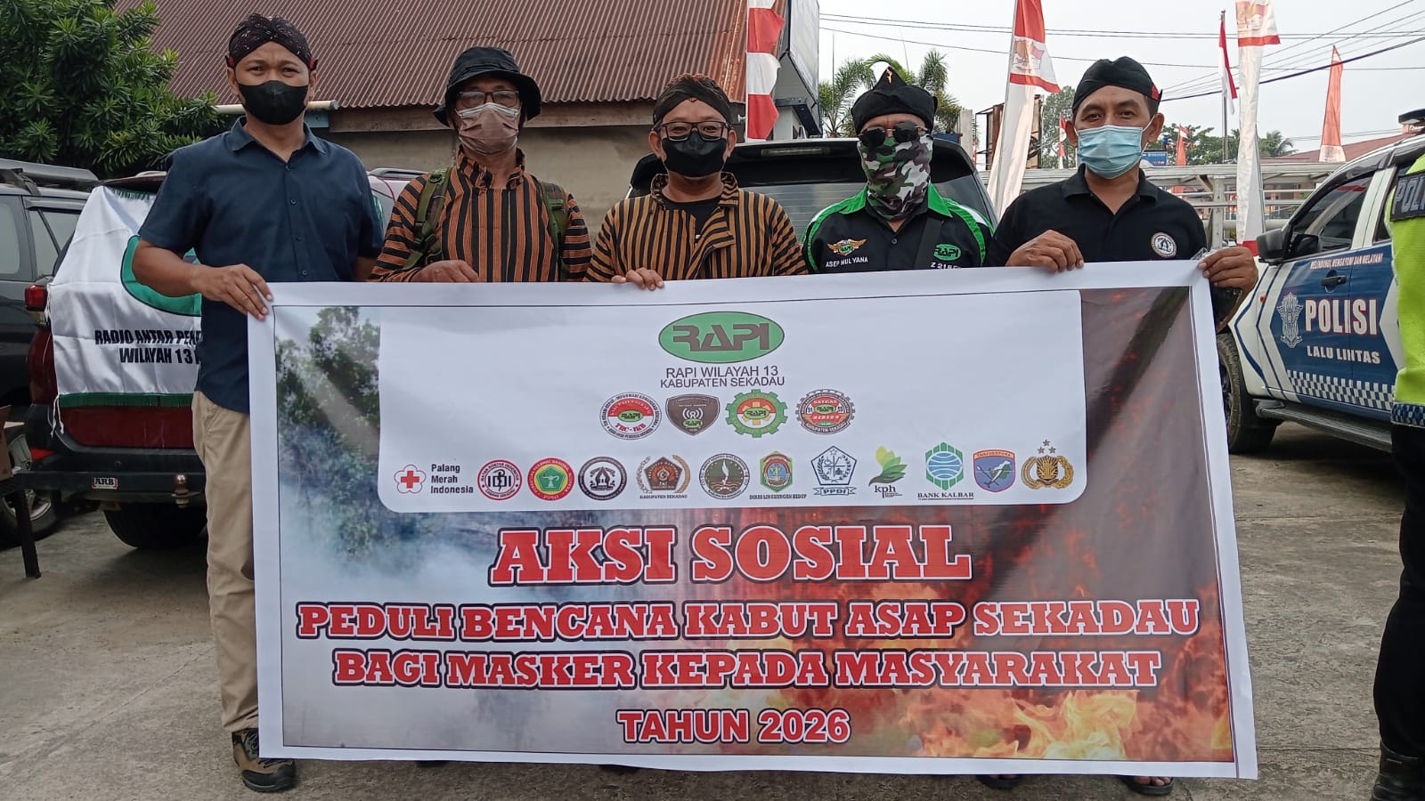 15 Ribu Masker Dibagikan ke Warga Sekadau saat Kabut Asap Karhutla, PJKB hingga RAPI Turun ke Jalan