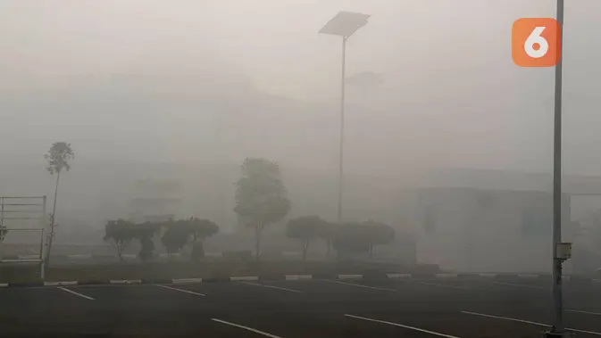 Kabut Asap Karhutla Landa Banjarbaru, 10 Penerbangan di Bandara Syamsudin Noor Tertunda