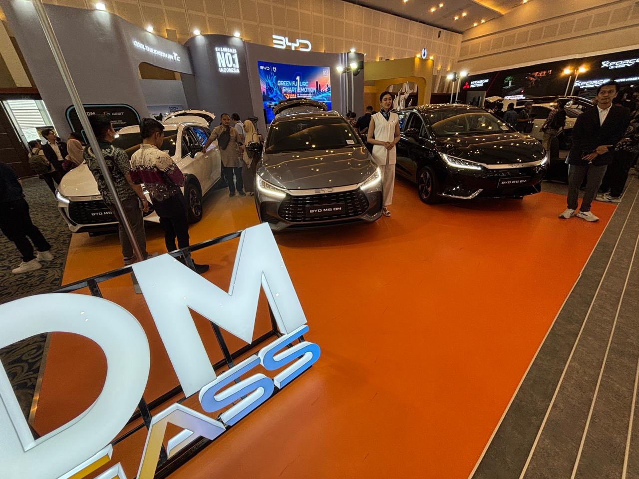 BYD M6 DM Jadi Andalan di GIIAS Surabaya 2026, Jaring 5.000 Keluarga Jawa Timur