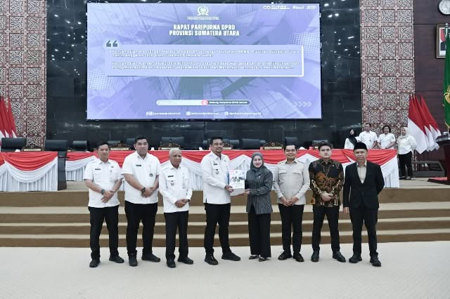 Gubsu Bobby Serahkan Ranperda P-APBD Sumut 2026 ke DPRD, Pendapatan Daerah Naik Rp 1,2 Triliun untuk Infrastruktur dan Pascabencana