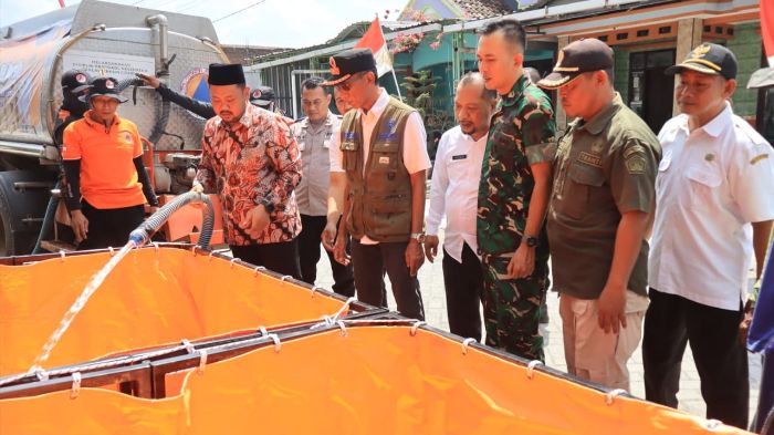 Pemkab Gresik Siapkan 450 Tangki Air Bersih untuk 62 Desa, Warga Diminta Lapor via 112 dan Lapor Gus