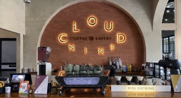 Cloud Nine Coffee & Eatery Resmi Hadir di Jl. Sumatera Jambi, Padukan Meeting Room dan Playground untuk Keluarga