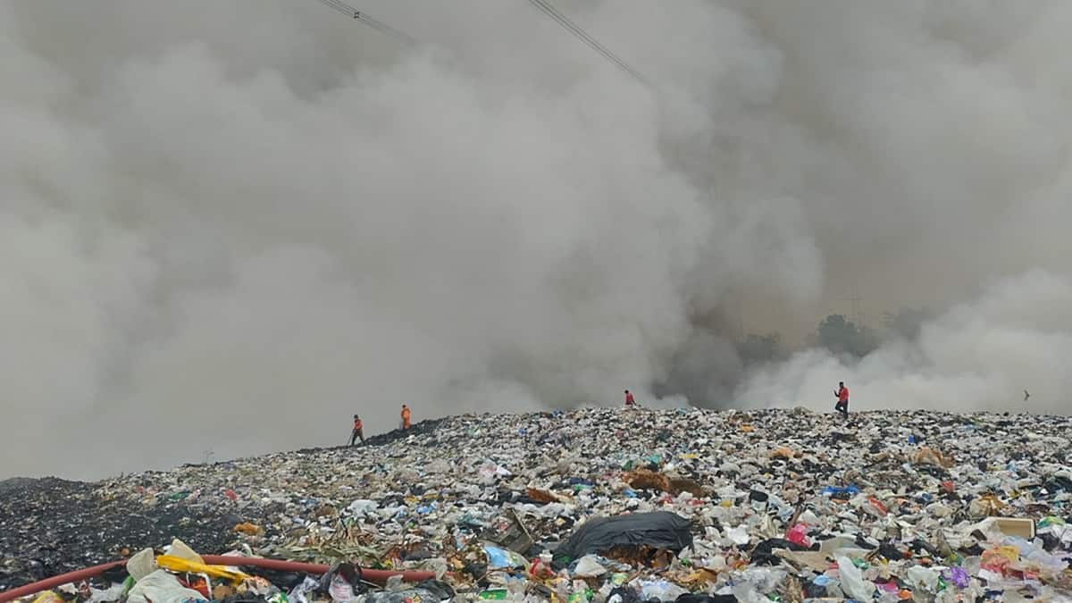 TPA Nangkaleah di Tasikmalaya Terbakar Hebat, WALHI Jabar Desak Audit Lingkungan dan 4 Tuntutan Lain ke Pemkab