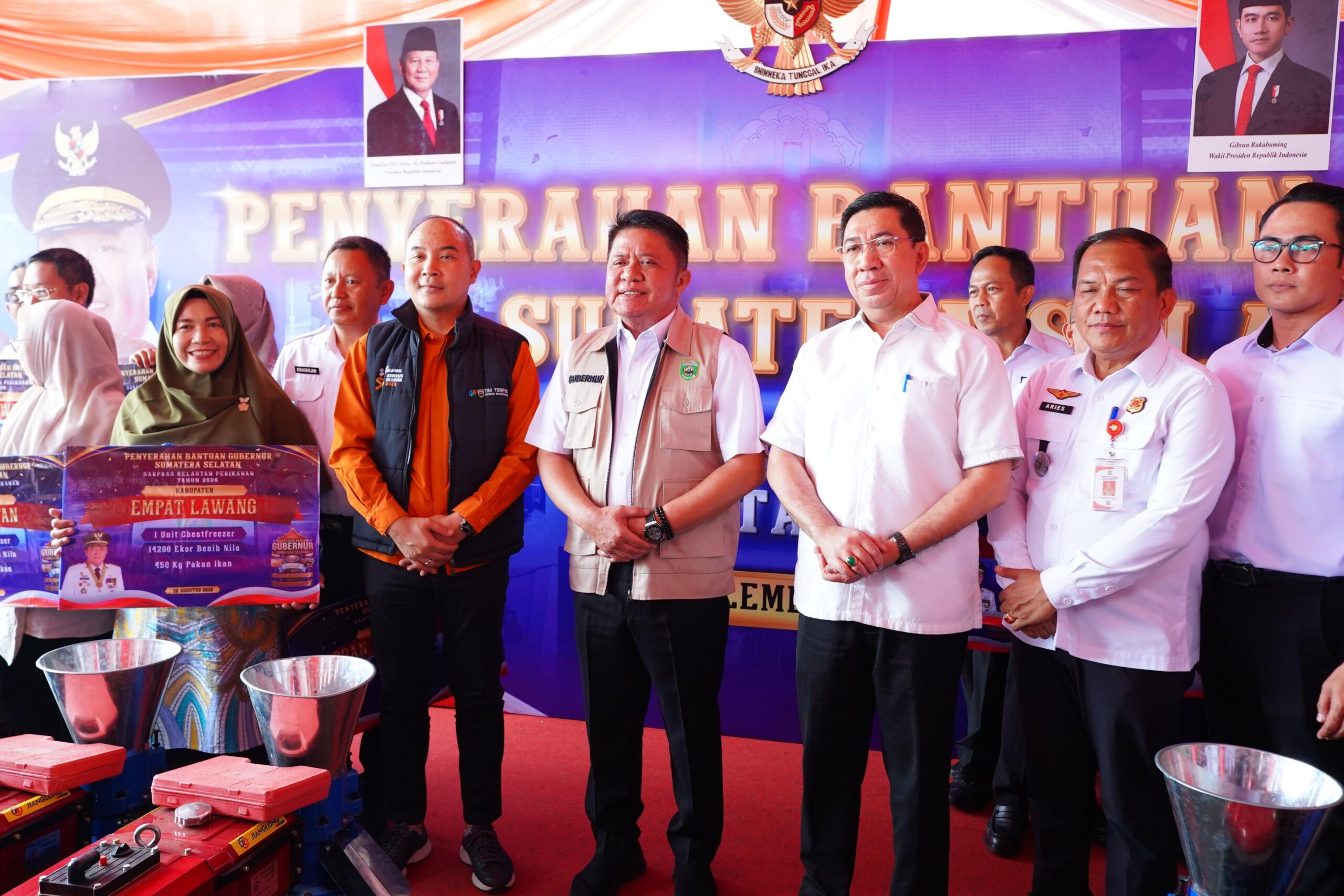 Pemprov Sumsel Serahkan Bantuan Mesin Kapal hingga Cool Box ke Nelayan, Gubernur: Ini Stimulus agar Makin Produktif