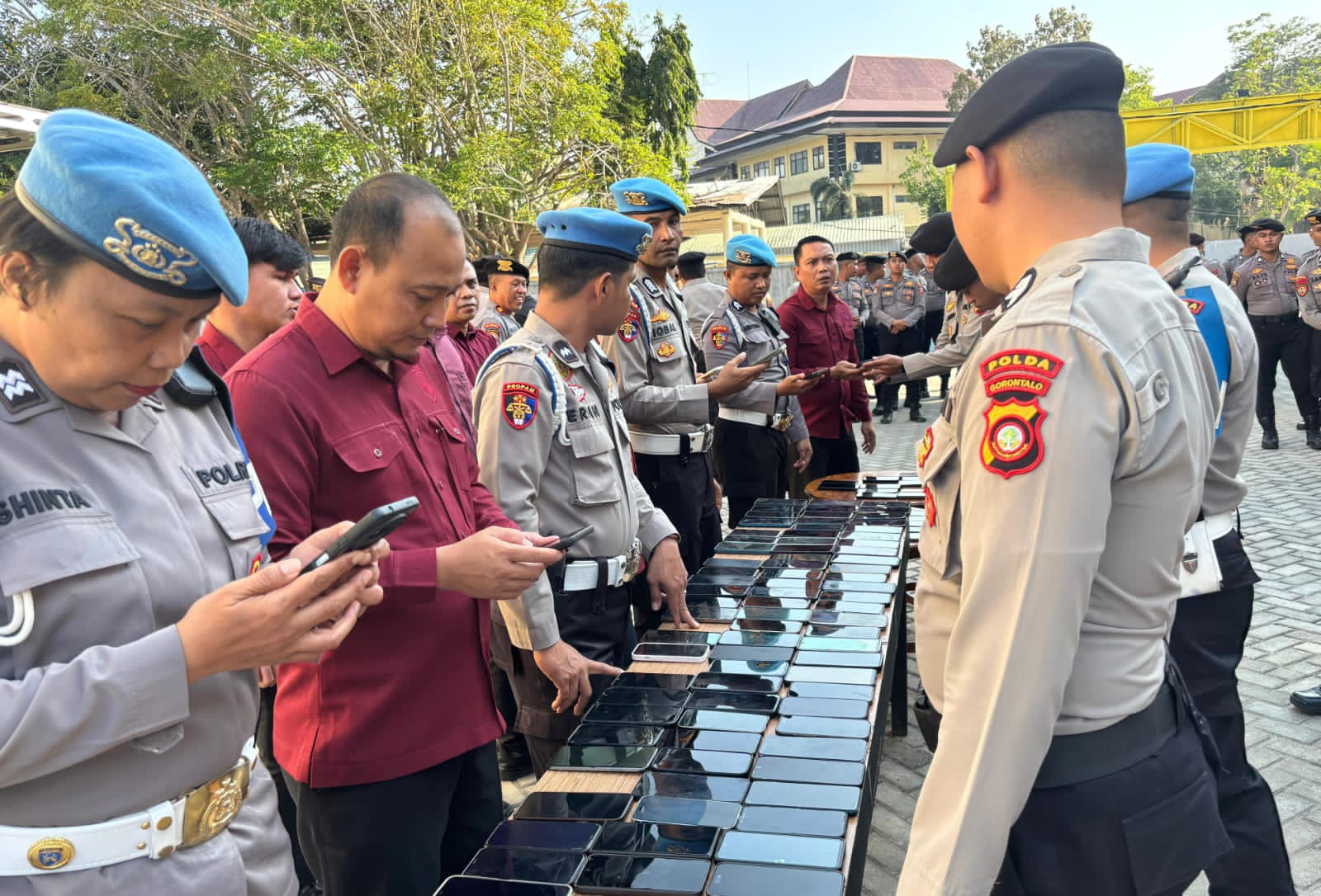 273 HP Personel Dit Samapta Polda Gorontalo Diperiksa Propam, Antisipasi Judol dan Pinjol Ilegal