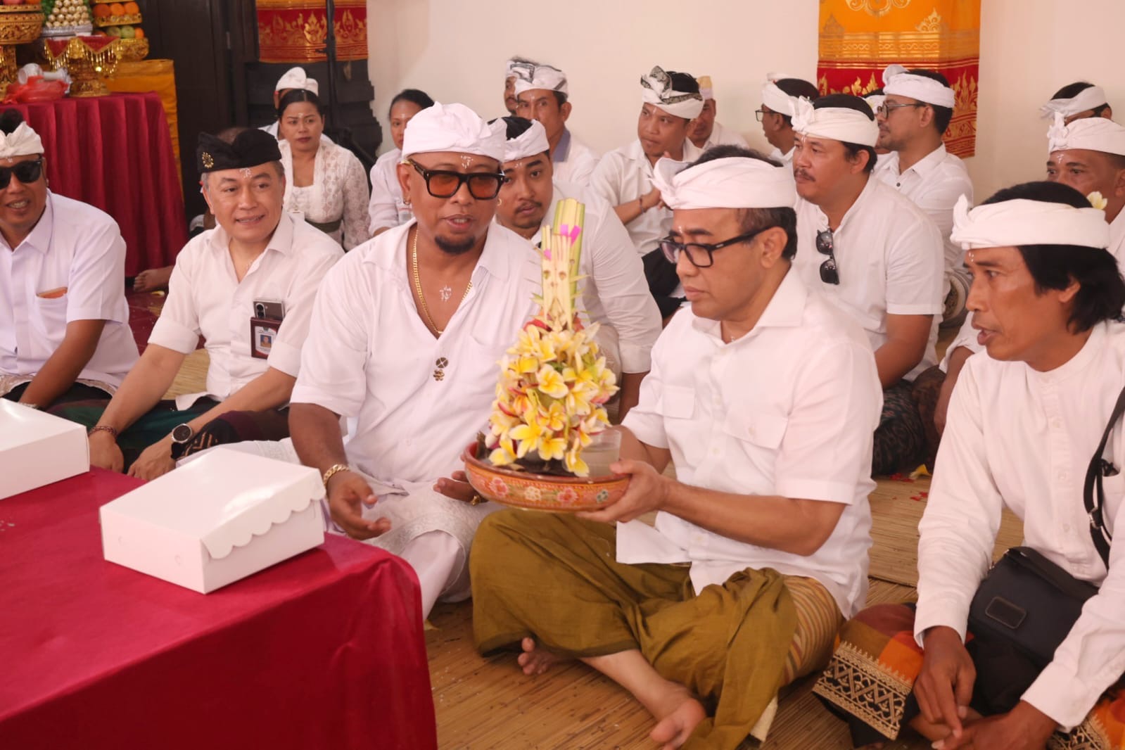 Wali Kota Denpasar Jaya Negara Hadiri Pujawali di Pura Banjar Dukuh Sari, Krama Adat Serahkan Diri ke Ida Bhatara