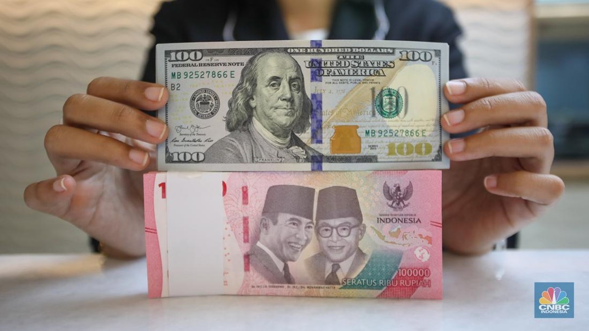 Rupiah Terus Tertekan ke Rp17.750, Pasar Nantikan Bos BI Baru