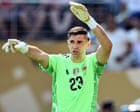 Chelsea Pertimbangkan Rekrut Emiliano Martínez, Villa Amankan Nicolas Jackson Rp 130 Miliar