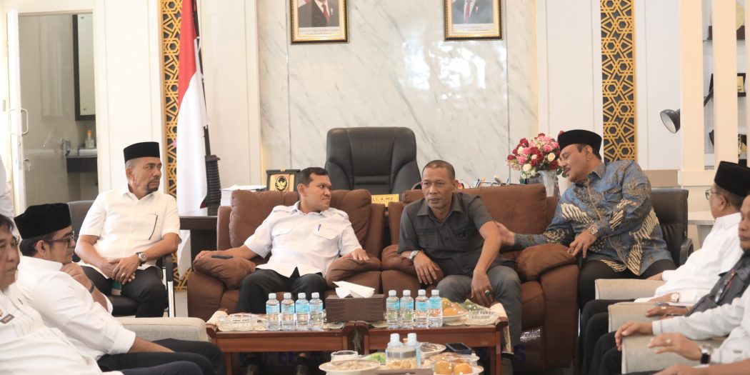 Wagub Aceh Fadhlullah dan Pimpinan DPRA Rapat Bahas Percepatan Qanun APBA 2025 dan Persiapan APBA 2027