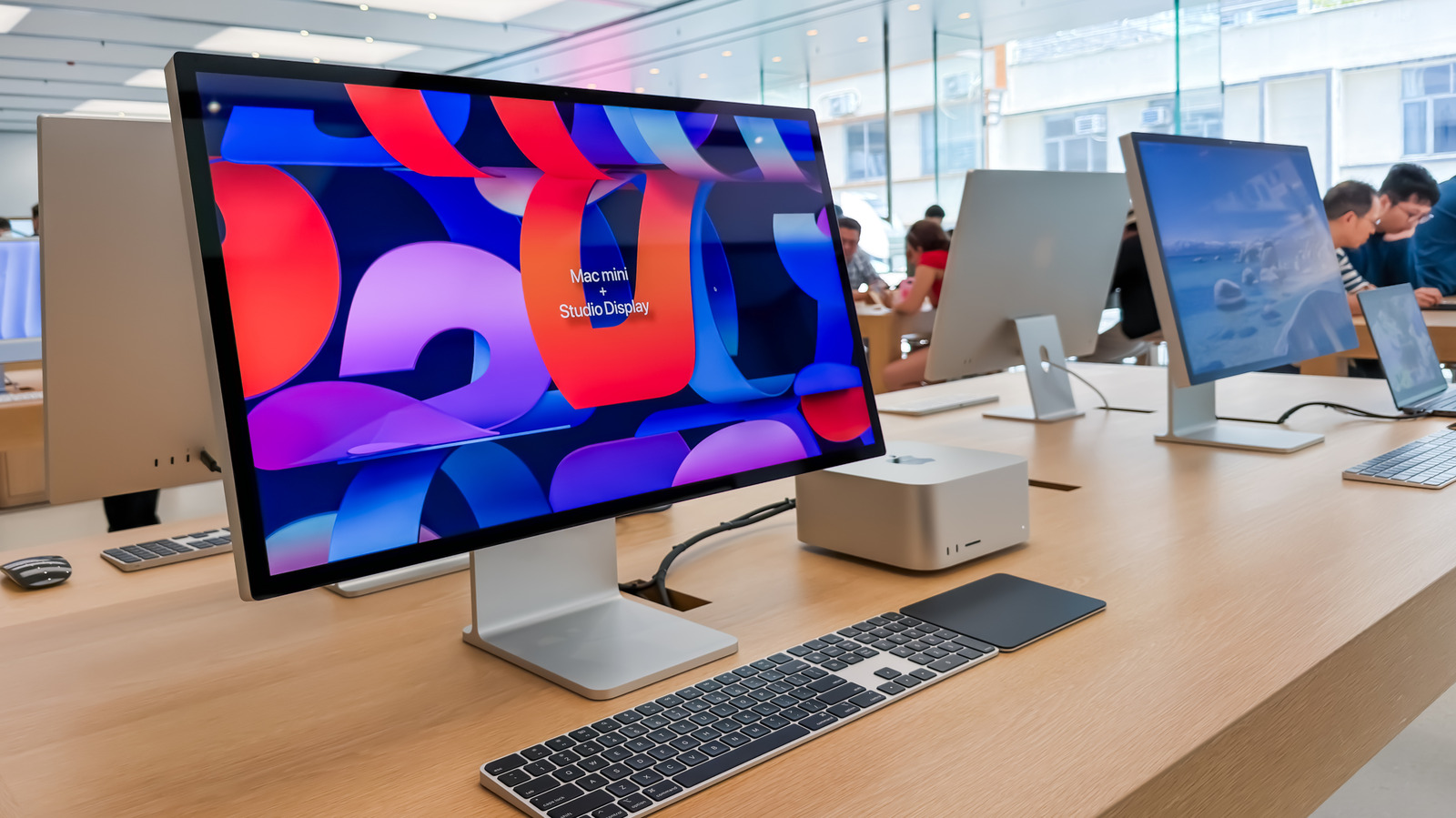 Mac mini vs Mac Studio: Pilih Desktop Apple yang Tepat di 2026