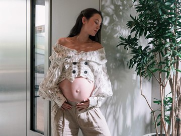 Julie Estelle Bagikan Sesi Maternity Shoot Anak Kedua yang Hangat dan Memesona