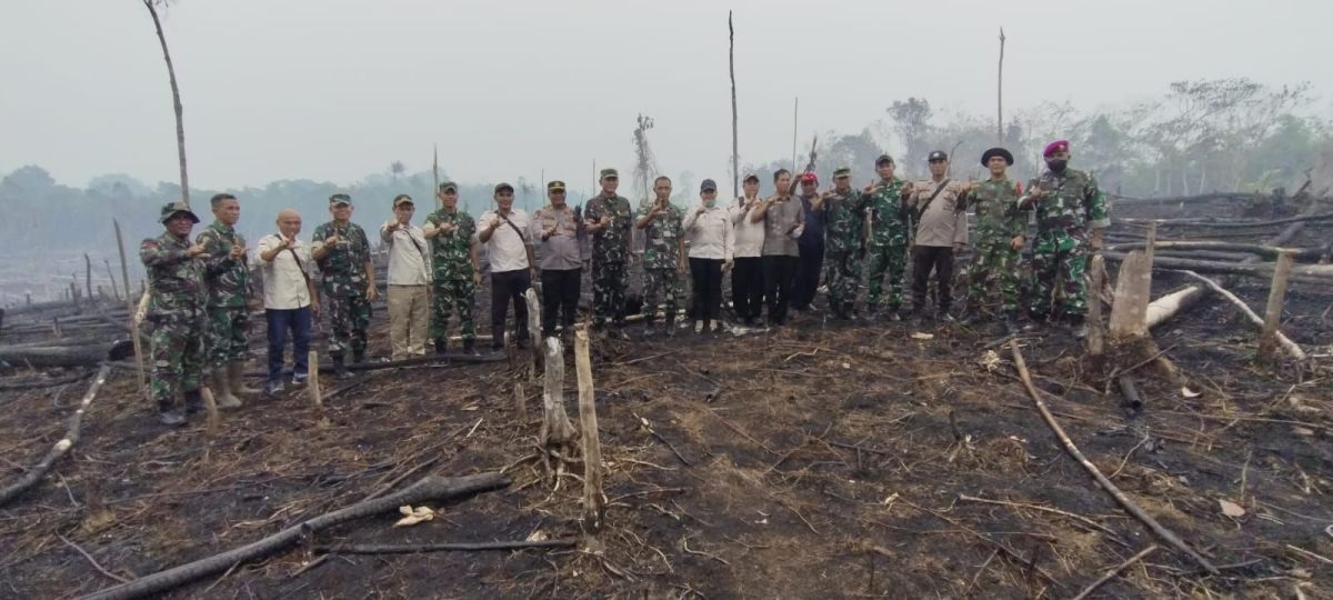 Satgas Karhutla Kodim 1210/Landak Cek Langsung Lokasi Kebakaran di Keranji Mancal, Warga Diminta Jadi Mata dan Telinga di Lapangan