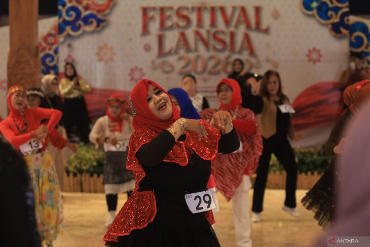 Festival Lansia 2026 di Kediri: 3.000 Warga Senam Line Dance dan Cek Gula Darah Gratis