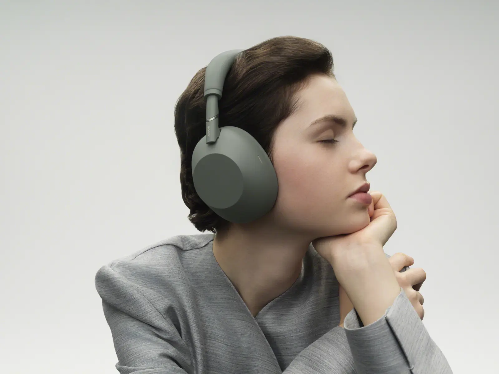 Review Sony WH-1000XM6 Olive Gray: Warna Baru Rp7,49 Juta, Spesifikasi Tetap Sama