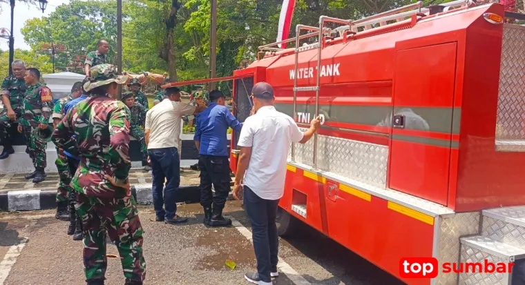 Damkar Tanah Datar Latih Personel Kodim 0307 Operasikan Mobil Pemadam, Ini Teknik yang Diajarkan