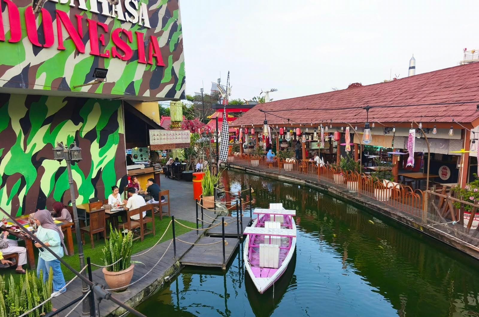 Pasar Apung Museum Angkut Batu: Jajanan Nusantara, Naik Perahu, dan Tiket Masuknya