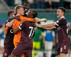 10 Pemain Hearts Taklukkan Rapid Vienna Lewat Adu Penalti dan Lolos ke Conference League