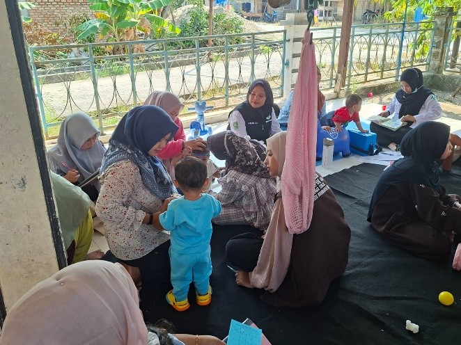 Mahasiswa KKN Universitas Muhammadiyah Riau Kenalkan Pudding Daun Kelor untuk Cegah Anemia di Posyandu Bandar Sungai