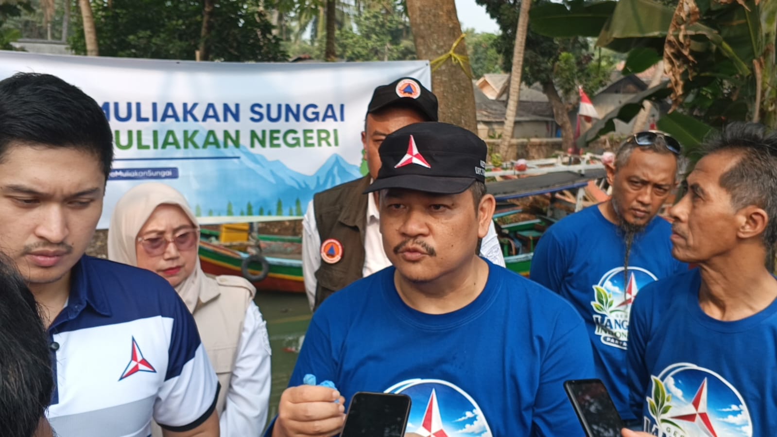 Kader Demokrat Pandeglang Bersihkan Sungai Cipunten Agung di Labuan, Salurkan Air Bersih ke Patia