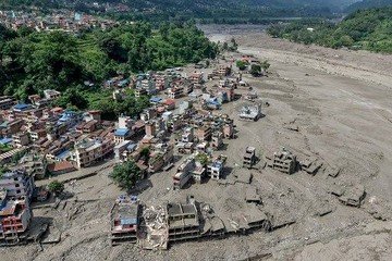 Banjir Bandang Nepal-China Tewaskan 150 Orang, Proyek Bendungan Himalaya Dipertanyakan