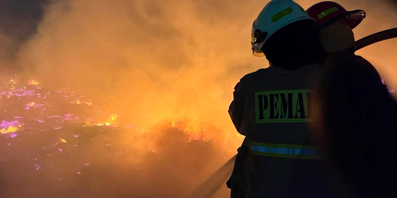 Dua Warga Terluka Ringan Usai Rumah di Pluit Hangus Terbakar