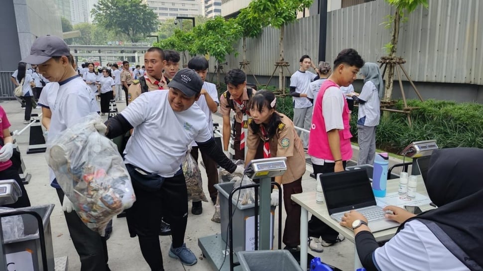 SPOGOMI Jakarta 2026: Ratusan Orang Lari Pagi Sambil Memungut Sampah di Sudirman