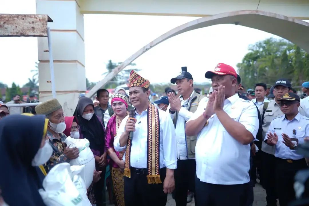 Plt Bupati Lampung Tengah I Komang Koheri Dampingi Mentan Andi Amran Tinjau Pembibitan Kakao dan Kopi di Bangun Rejo