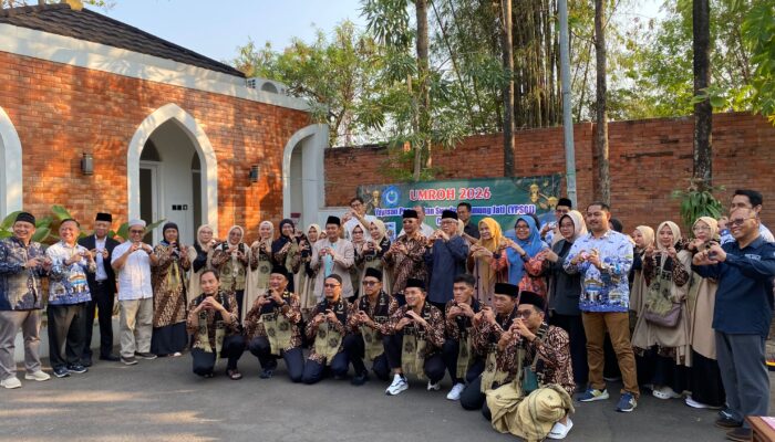 YPSGJ dan UGJ Cirebon Berangkatkan 28 Jamaah Umroh Gratis, Termasuk OB dan Security