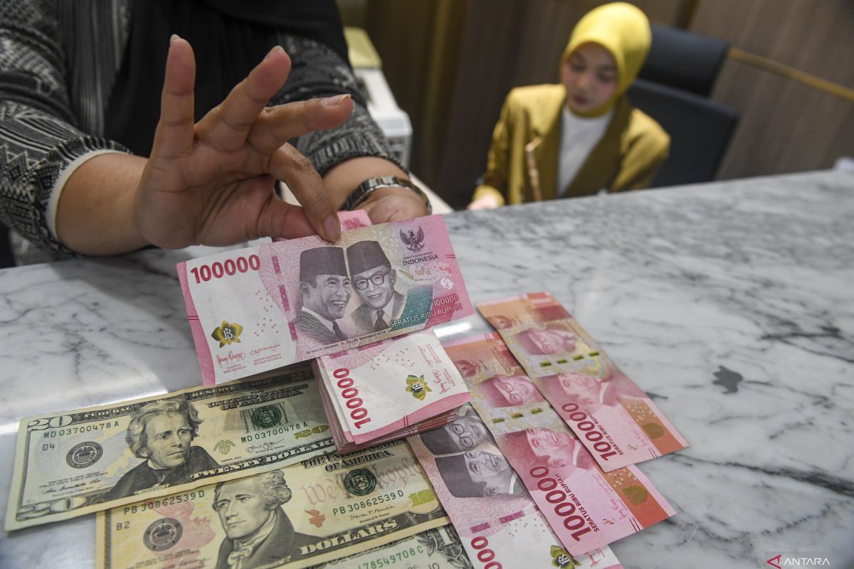 Rupiah Menguat ke Rp17.695 per Dolar AS, Sentimen Tarif Dagang Mulai Mereda