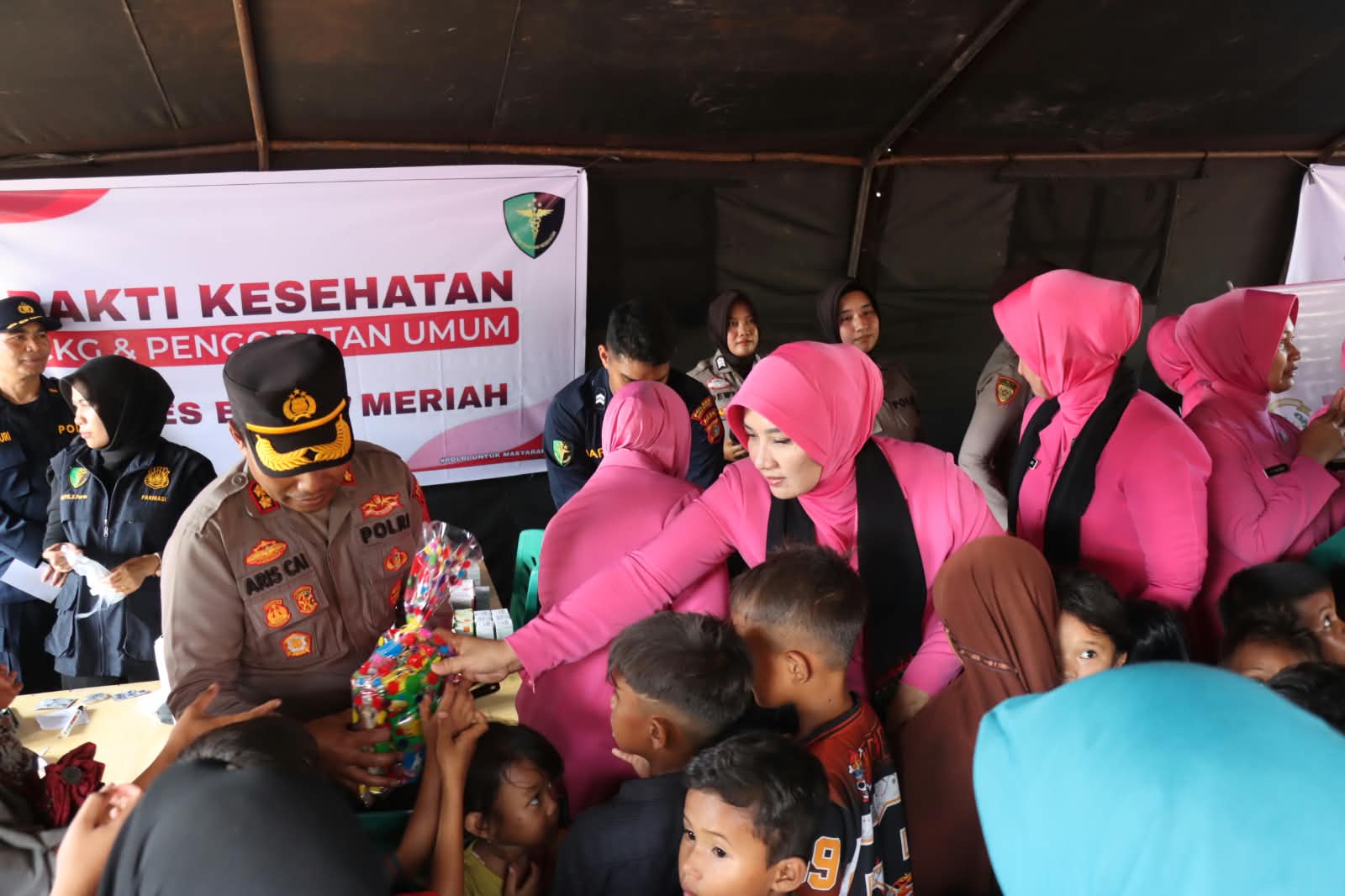 Bhayangkari Aceh Bangun Penampungan Air Bersih untuk Warga Bener Meriah, 50 Paket Sembako Dibagikan
